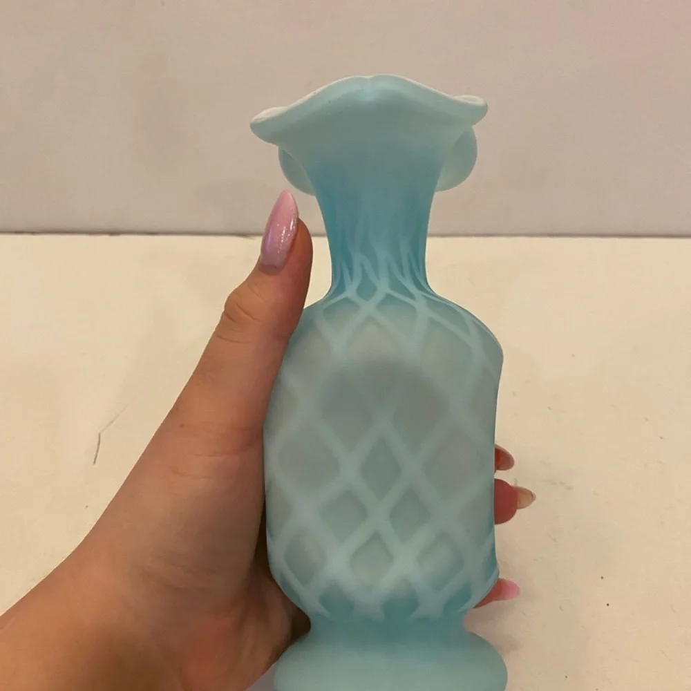 Mosser Hen Nest Open Salt Green Translucent glass